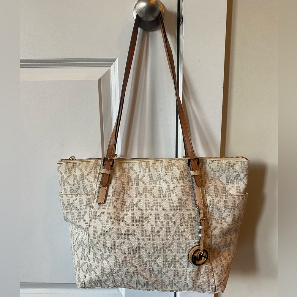 Michael kors jet set travel large signature tote bag vanilla & beige